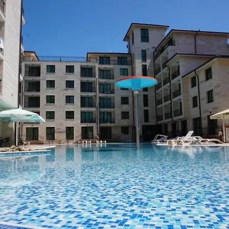Amadeus Lux - Menada Hotel apartamentowy 3*