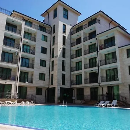 Amadeus Lux - Menada Hotel apartamentowy 3*