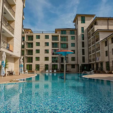 Apart-hotel Amadeus Lux - Menada