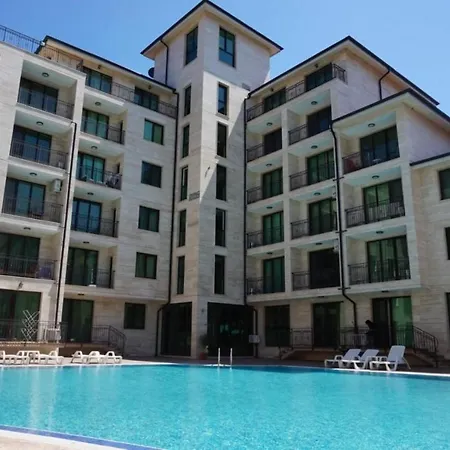 Amadeus Lux - Menada Apart-hotel 2*