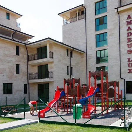 Amadeus Lux - Menada ساني بيتش