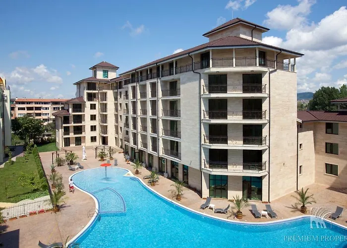 Ξενοδοχείο με διαμερίσματα Amadeus Lux - Menada 3*