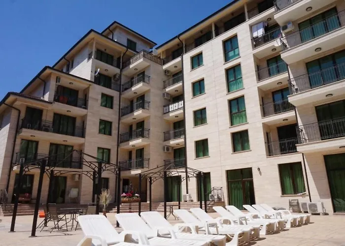 Amadeus Lux - Menada Σάνι Μπιτς