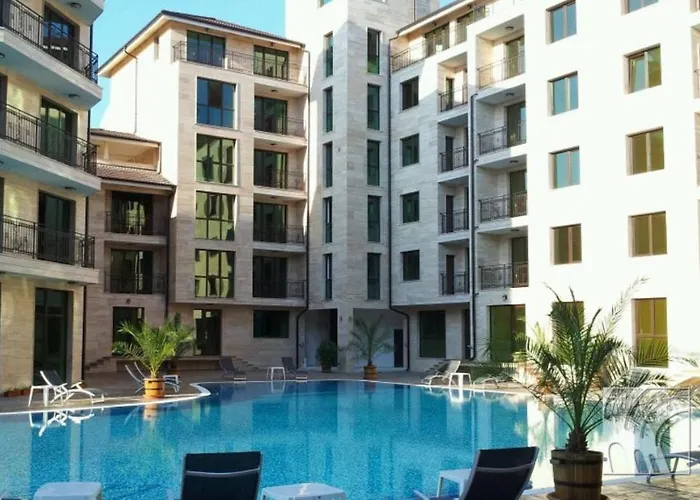 Ξενοδοχείο με διαμερίσματα Amadeus Lux - Menada