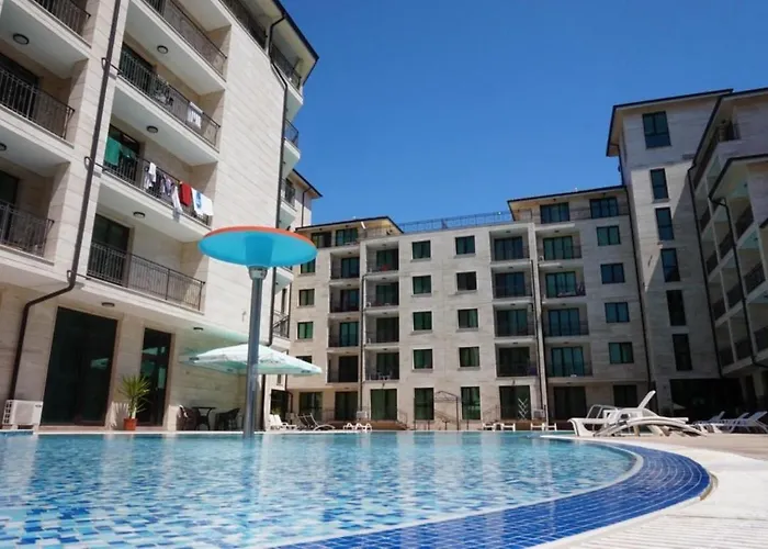 Amadeus Lux - Menada 3*