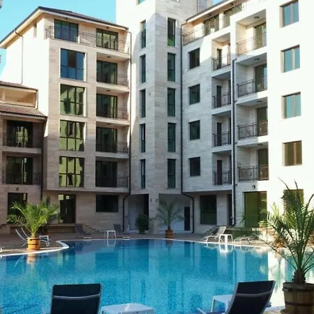 Aparthotel Amadeus Lux - Menada